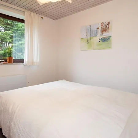5 Person In Vaeggerlose Bøtø By