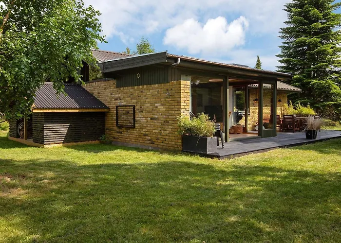 Casa de Férias Bright With Garden Terrace-by Traum Bøtø By