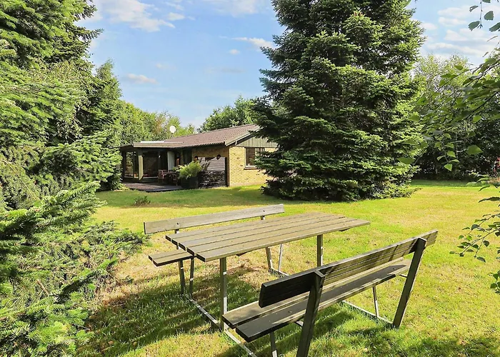 Bright With Garden Terrace-by Traum Casa de Férias